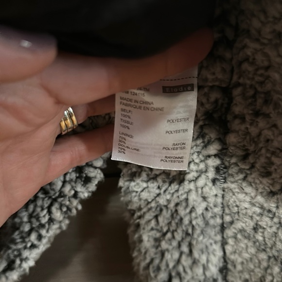 Comfy NWT Sherpa half zip!🖤 - Picture 7 of 8